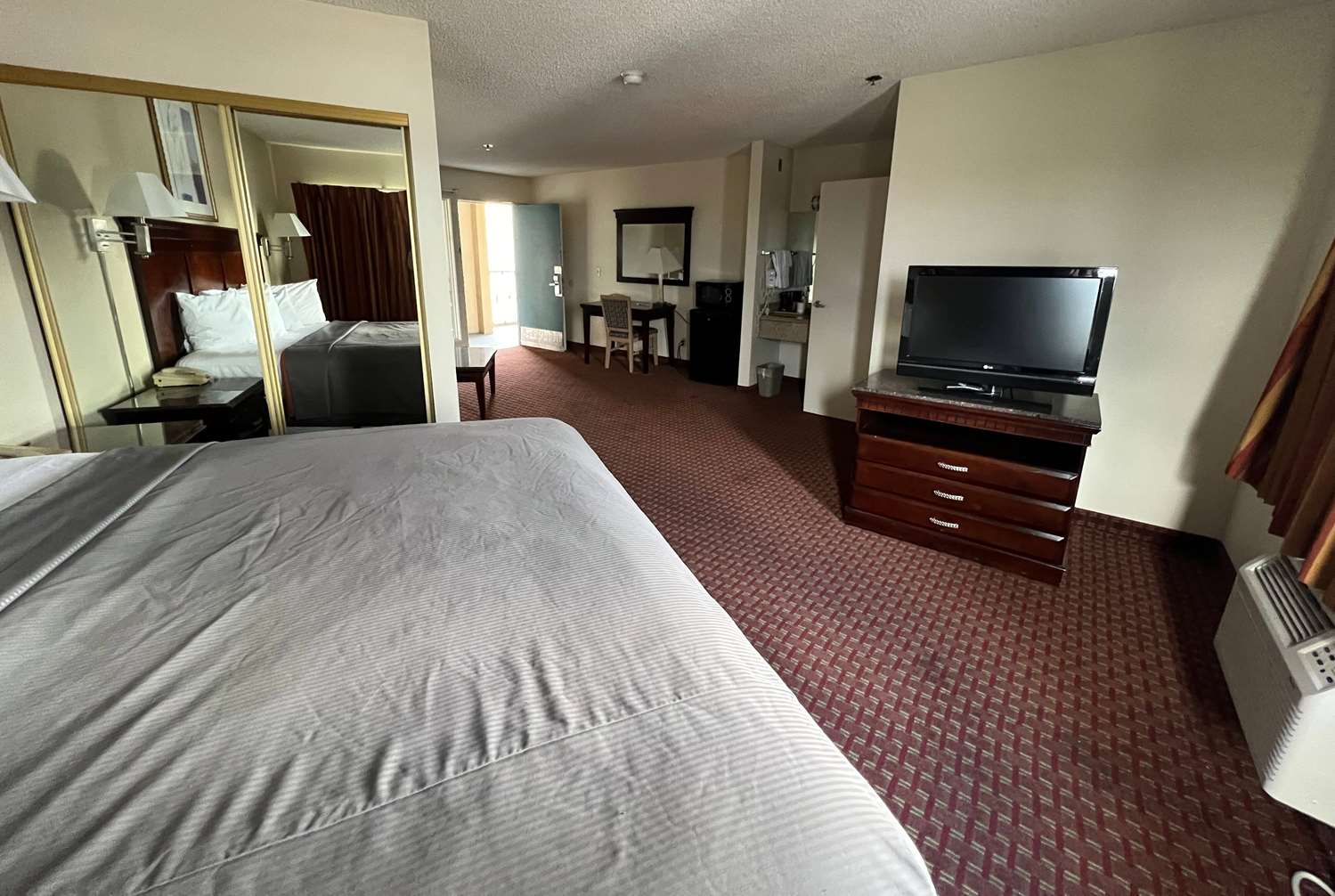 Days Inn & Suites by Wyndham Rancho Cordova 6/19