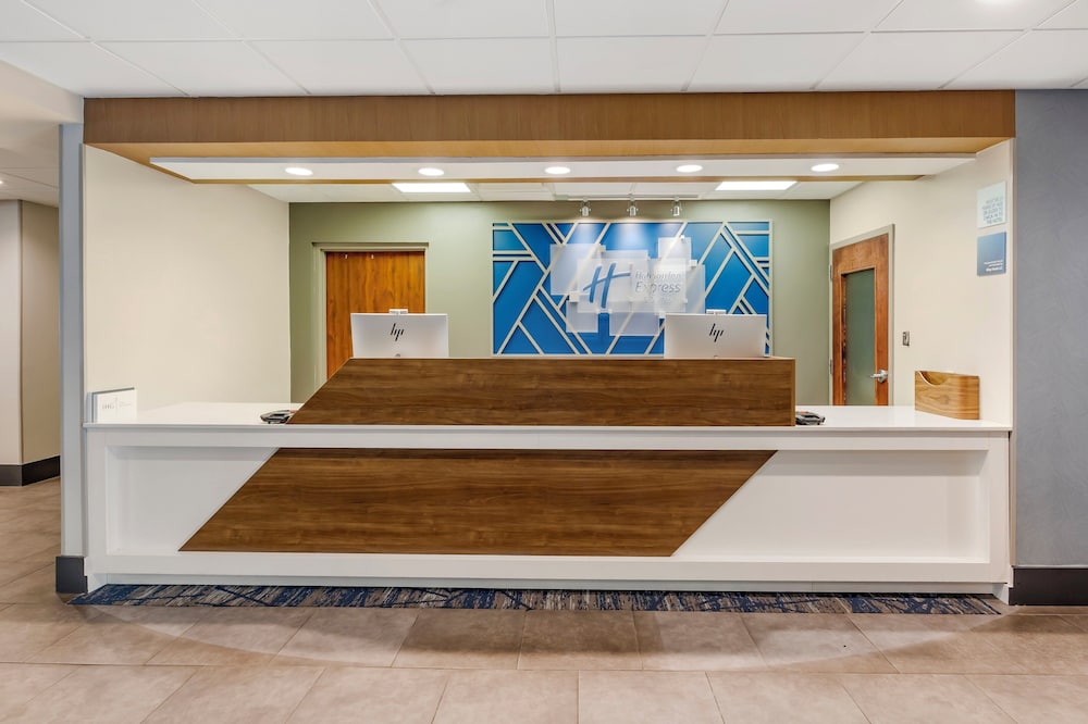 Holiday Inn Express & Suites NASHVILLE SOUTHEAST - ANTIOCH 6/70