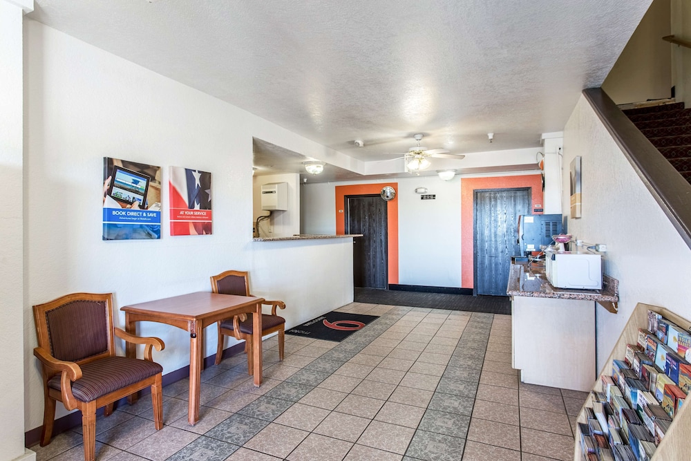 Motel6 Moriarty, NM 50/60