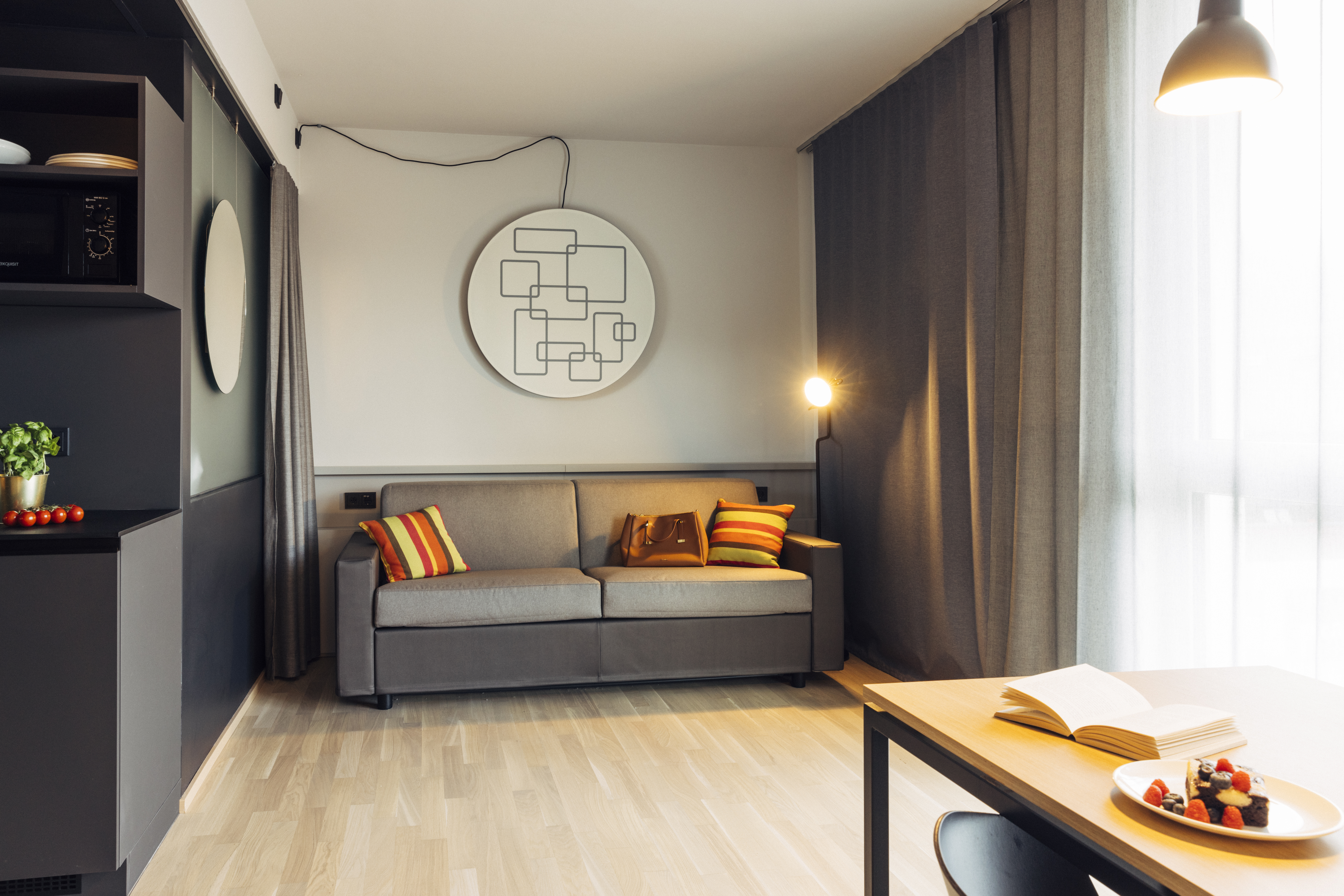 Room at harry's home Zurich Limmattal, SPREITENBACH