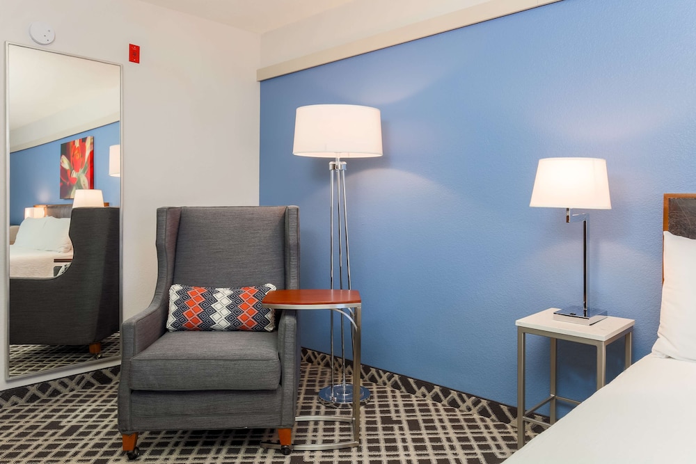 Hilton Garden Inn Dallas/Market Center 31/53
