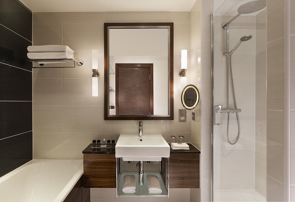 Crowne Plaza London Gatwick Airport 25/83