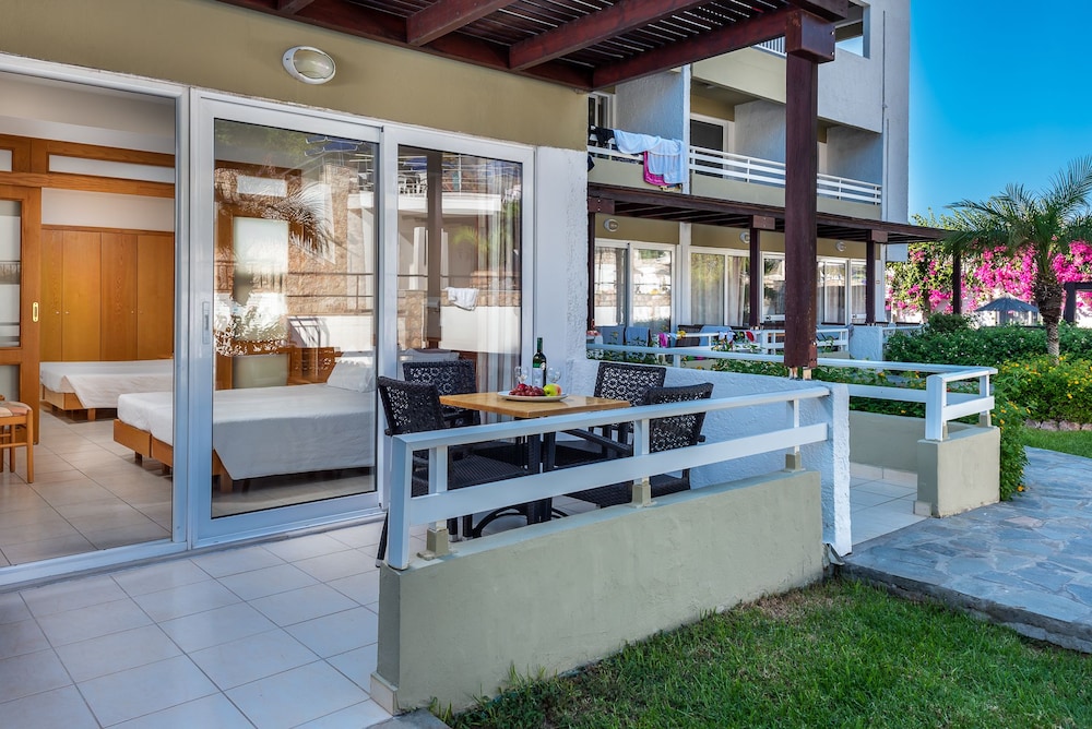 Sirene Beach Hotel 37/52