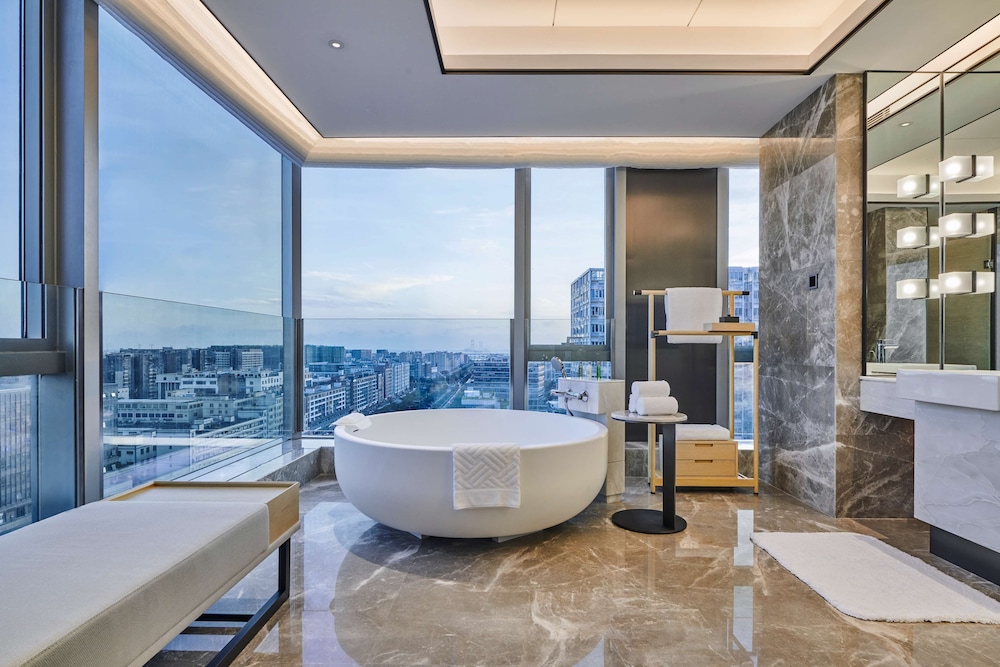 DoubleTree by Hilton Shenzhen Airport 10/35