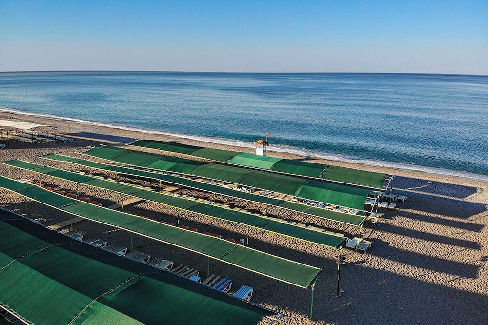 Throne Beach Resort and Spa 48/50