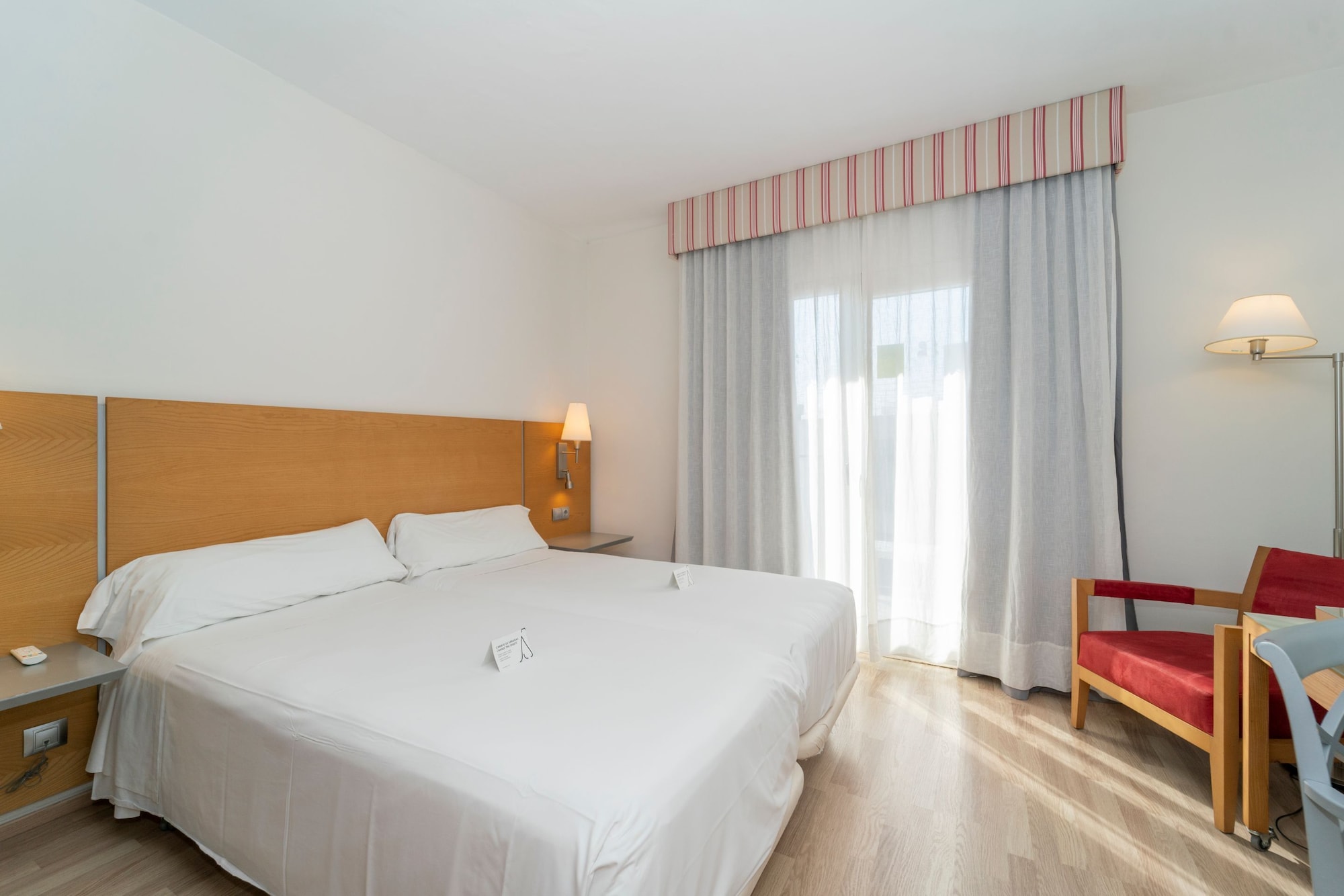 Standard, Single, Queen Bed, City View, Balcony, Hotel Artiem Capri 3/10