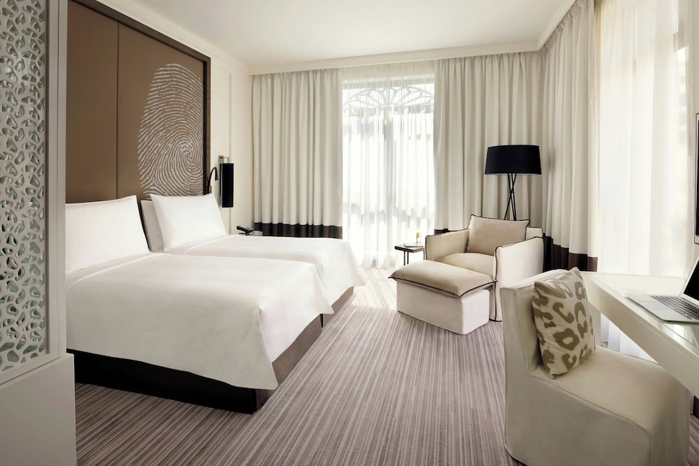 DELUXE, TWIN BEDS, CITY VIEW