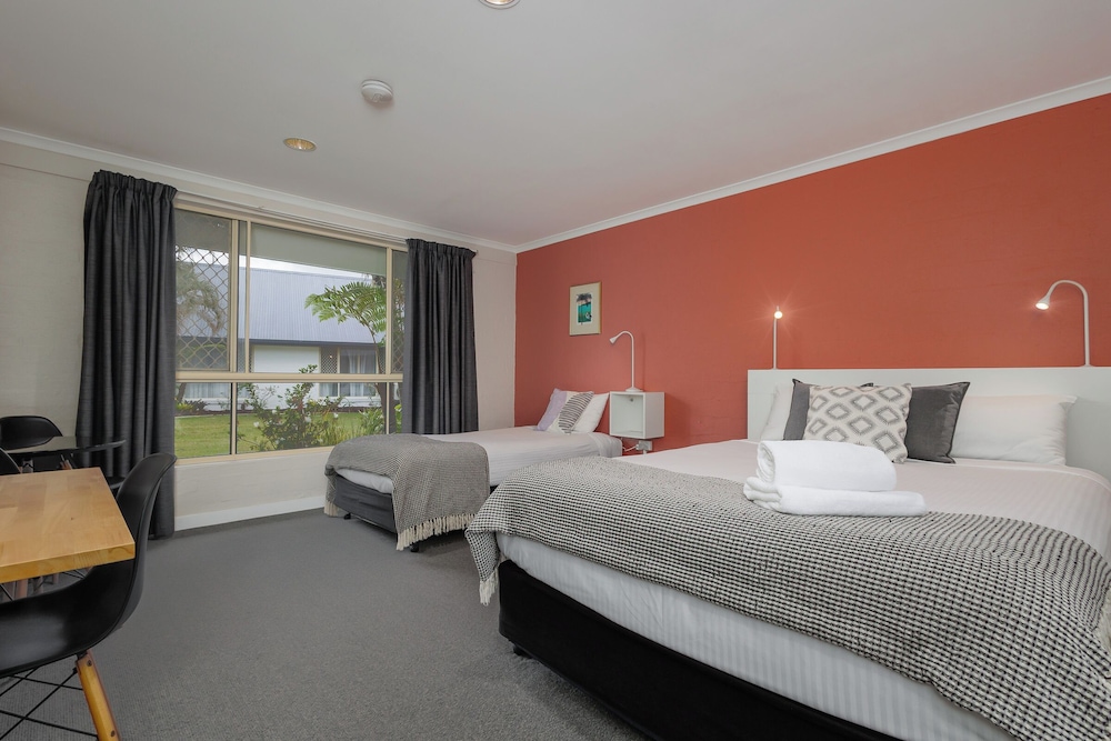 EXECUTIVE, TWIN BEDS, PET FRIENDLY