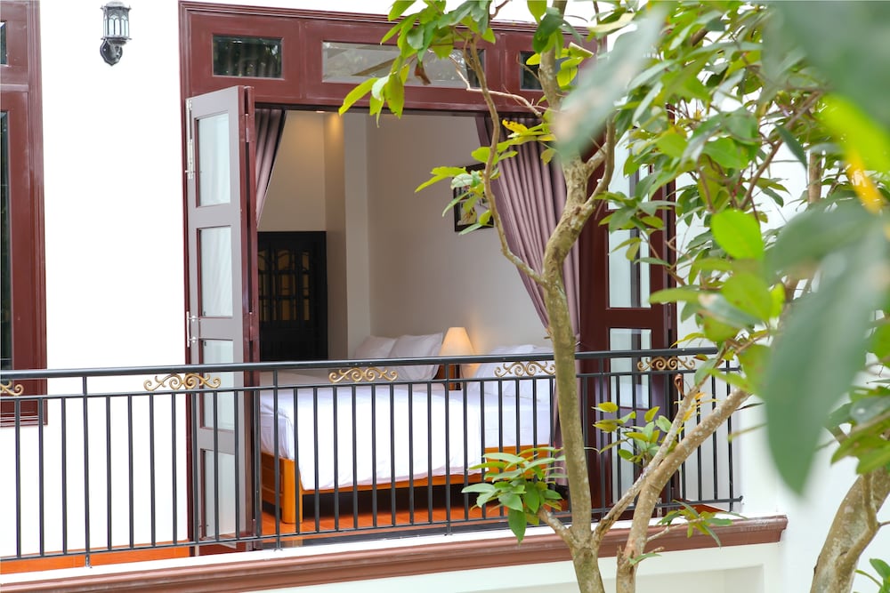 BLUE LAKE HOMESTAY 7/56
