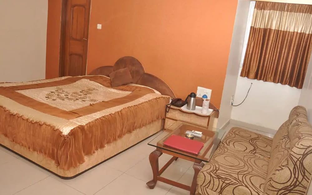 HOTEL GRAND ARJUN 25/50