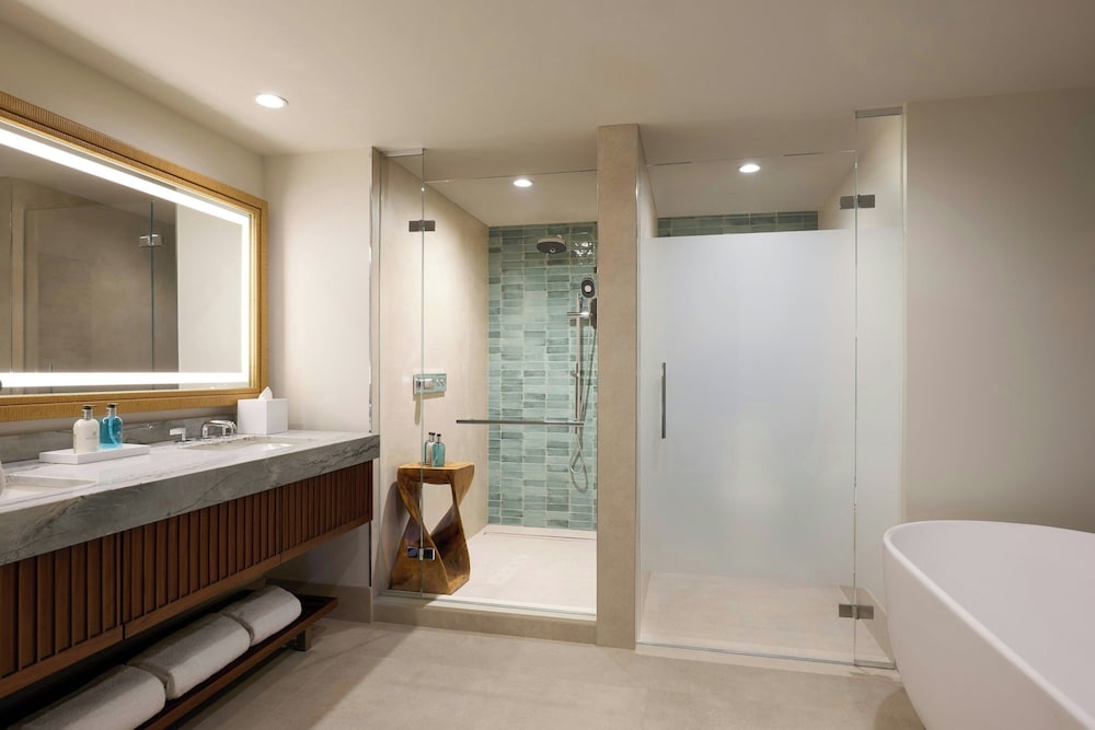 Suite, King Bed, Ocean Front, Sun Deck, Ground Floor