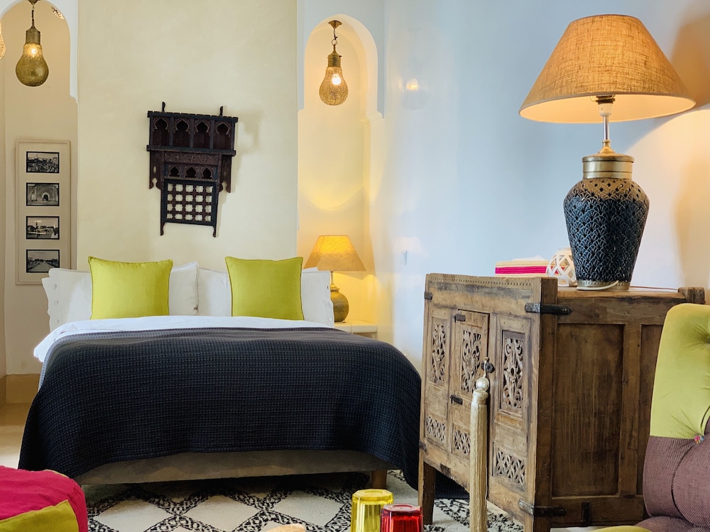 Riad 11 Zitoune 8/69