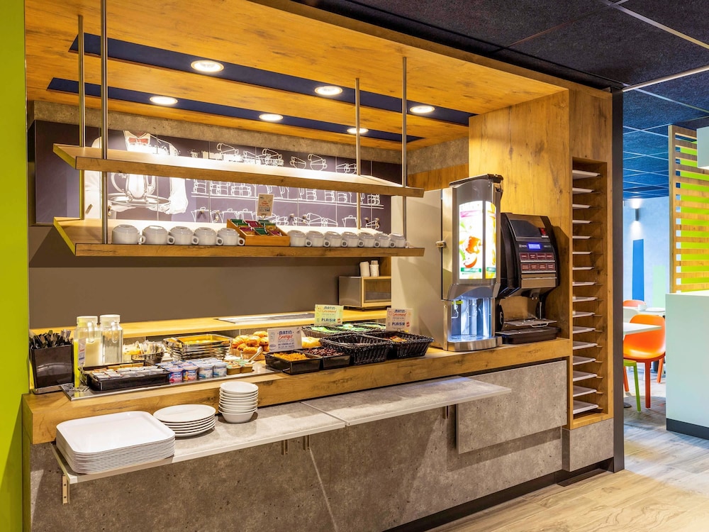 Ibis Budget Paris Clichy Mairie 51/65