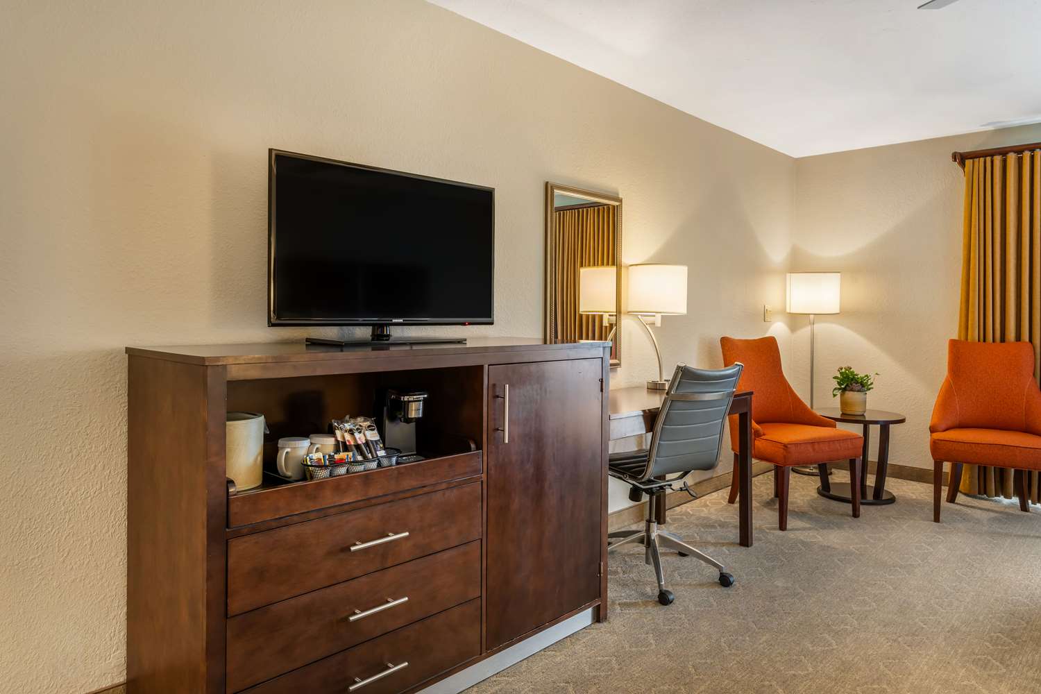 Best Western Plus Monterey Inn 44/46