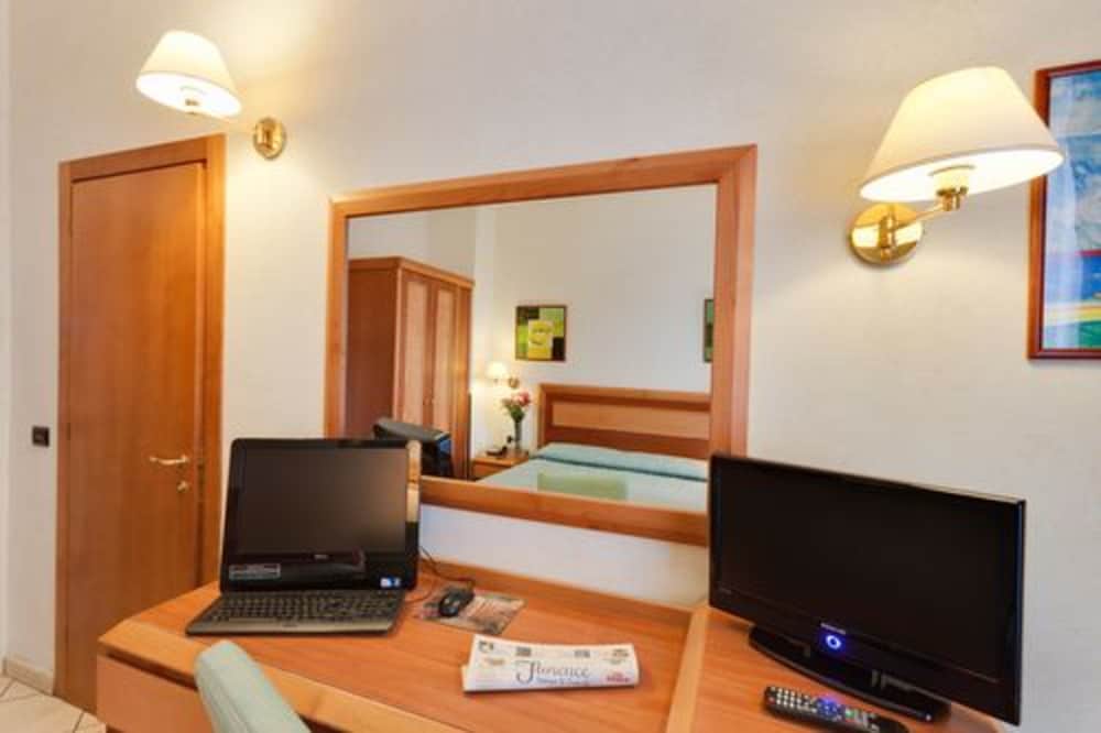 Hotel Mia Cara 41/50