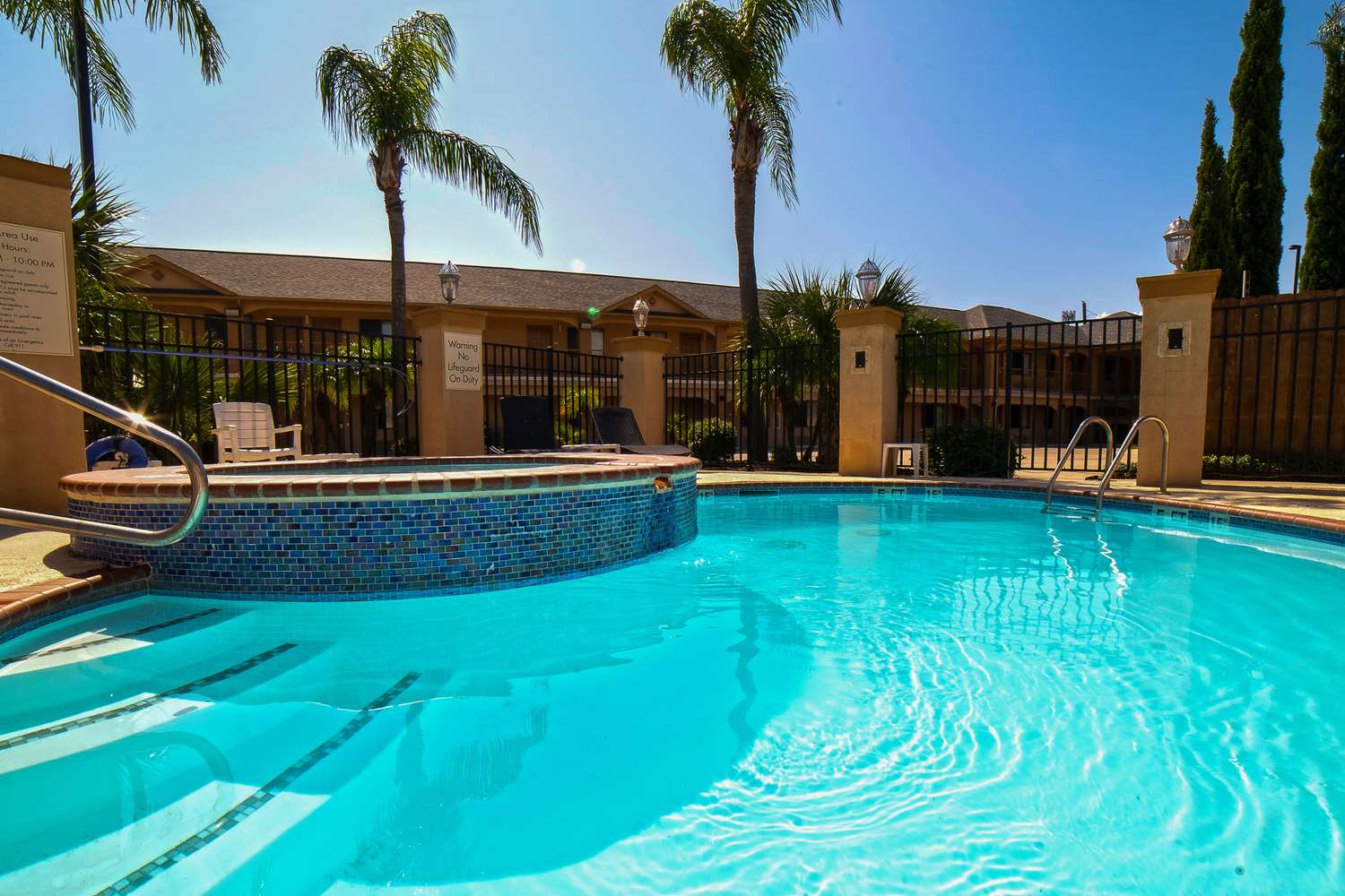 Econo Lodge Inn & Suites Corpus Christi 6/15
