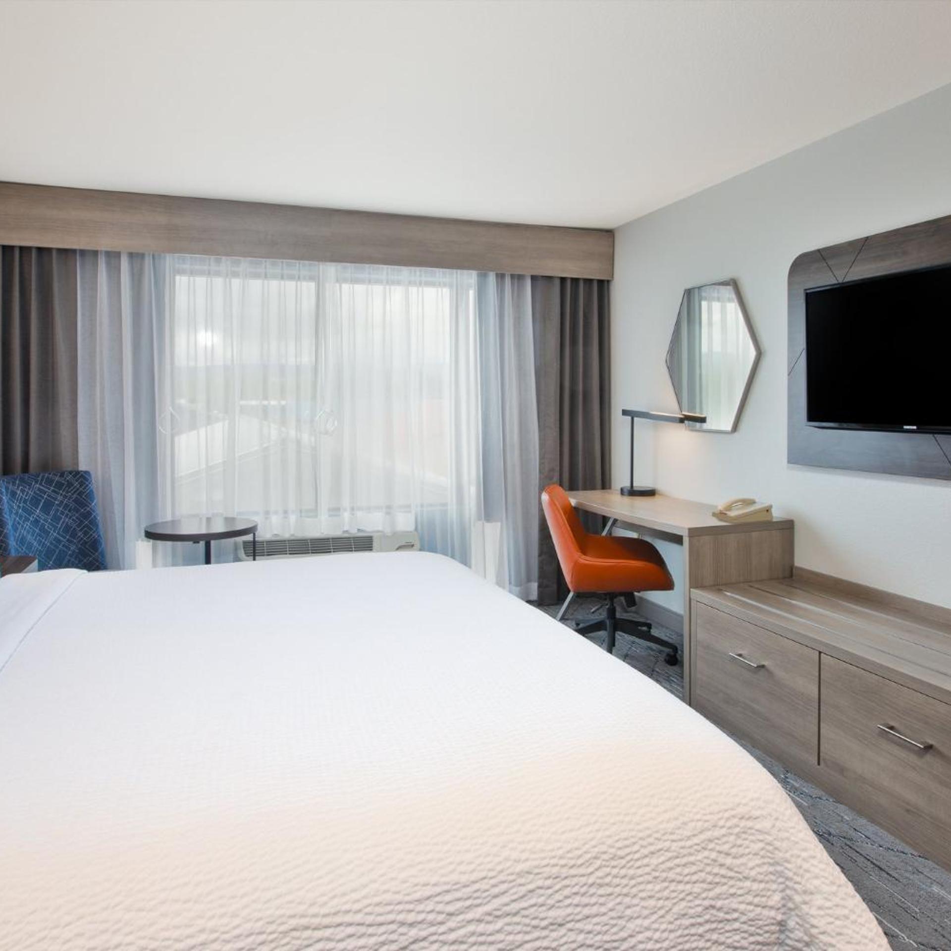 Suite, Accessible, Holiday Inn Express Hotel And Suites Buffalo 2/9