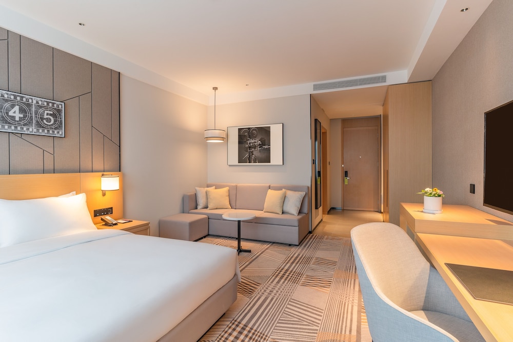ROOM, KING BED, SOFA, HIGH FLOOR