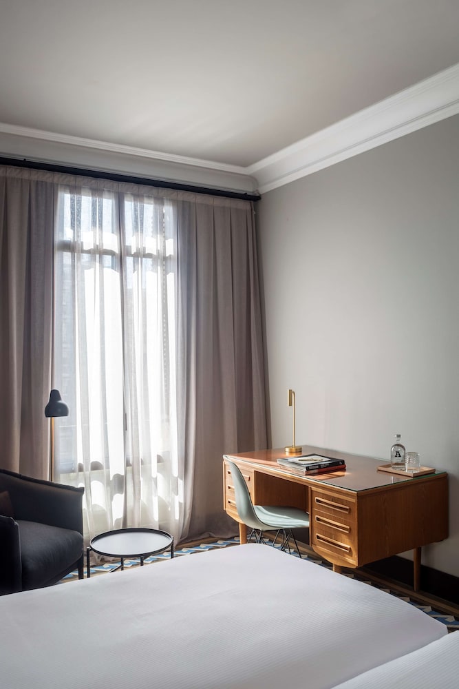 Alexandra Barcelona Hotel Curio Collection By Hilton 34/90