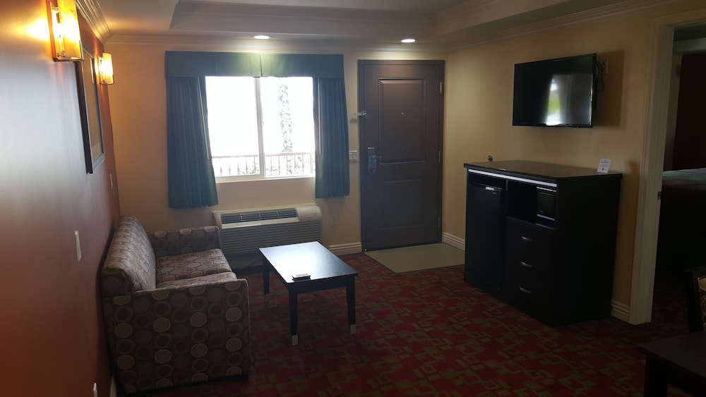 Travelodge Inn & Suites by Wyndham Bell Los Angeles Area 32/52