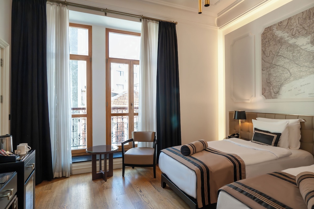 DELUXE, TWIN BEDS