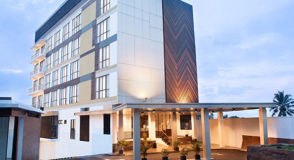 Laska Hotel Sukabumi 1/17