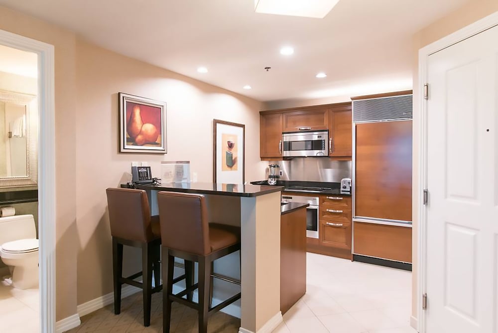 Signature Affordable Luxury Hotel 13/24