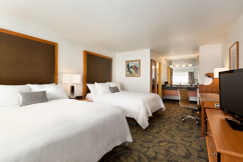 Standard, 2 Queen Beds, Exterior Entrance