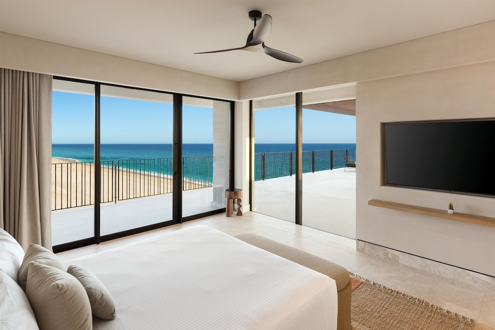 1 Bedroom, Suite, King Bed, Beach Front, Plunge Pool