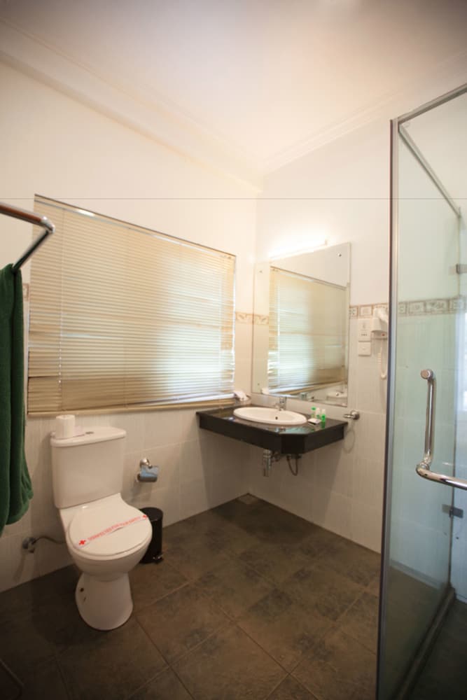 Senani Hotel 12/37