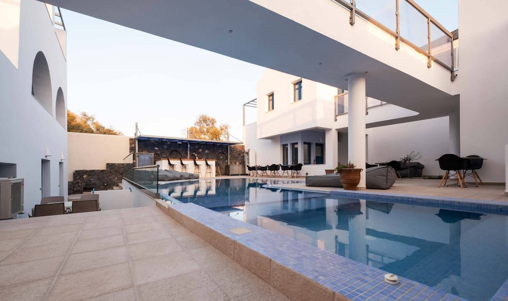 Tristhenia Hotel 43/66