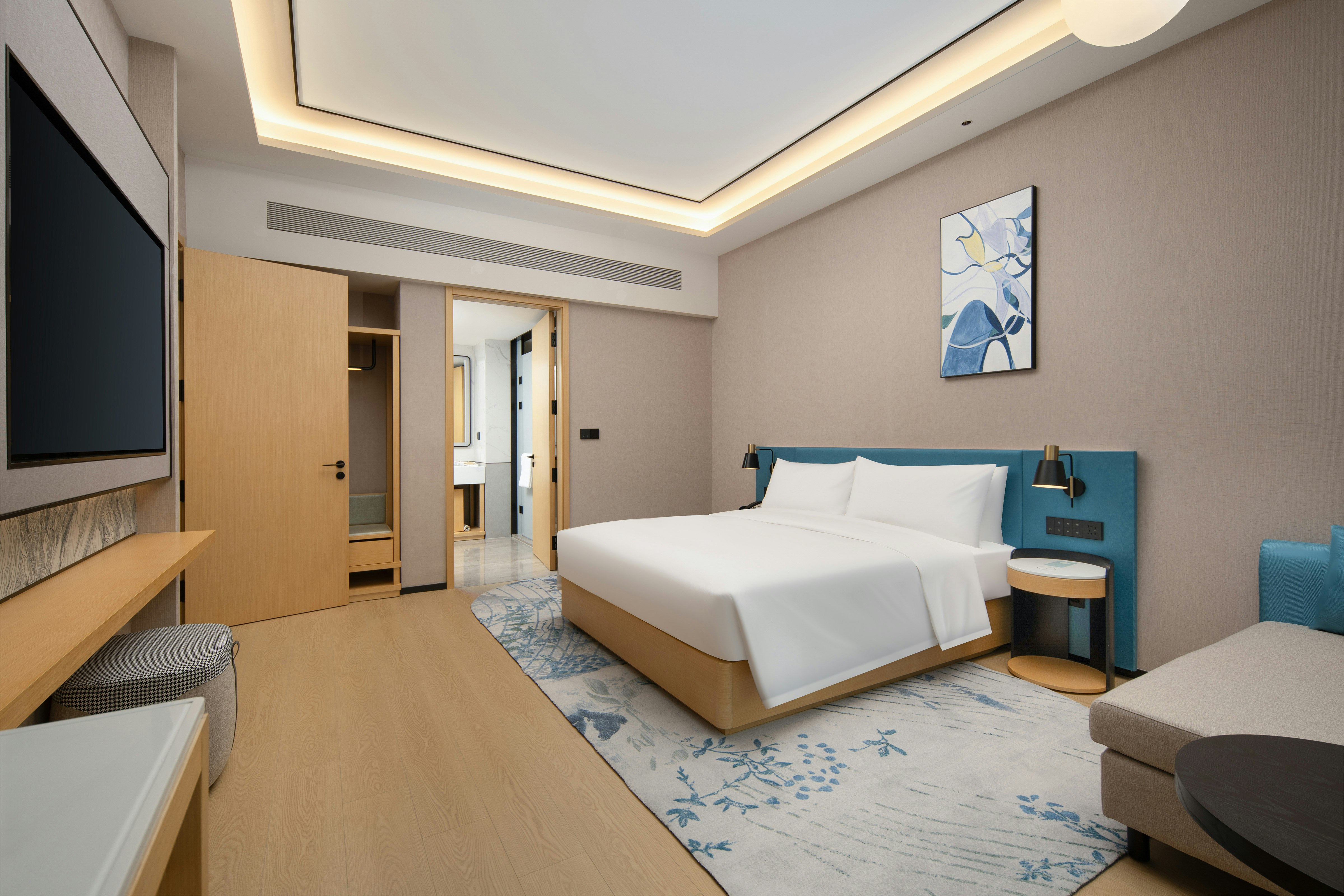 GUEST ROOM, KING BED