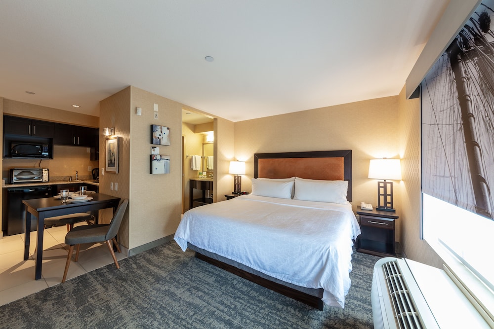 Holiday Inn Express Suites Riverport 15/76