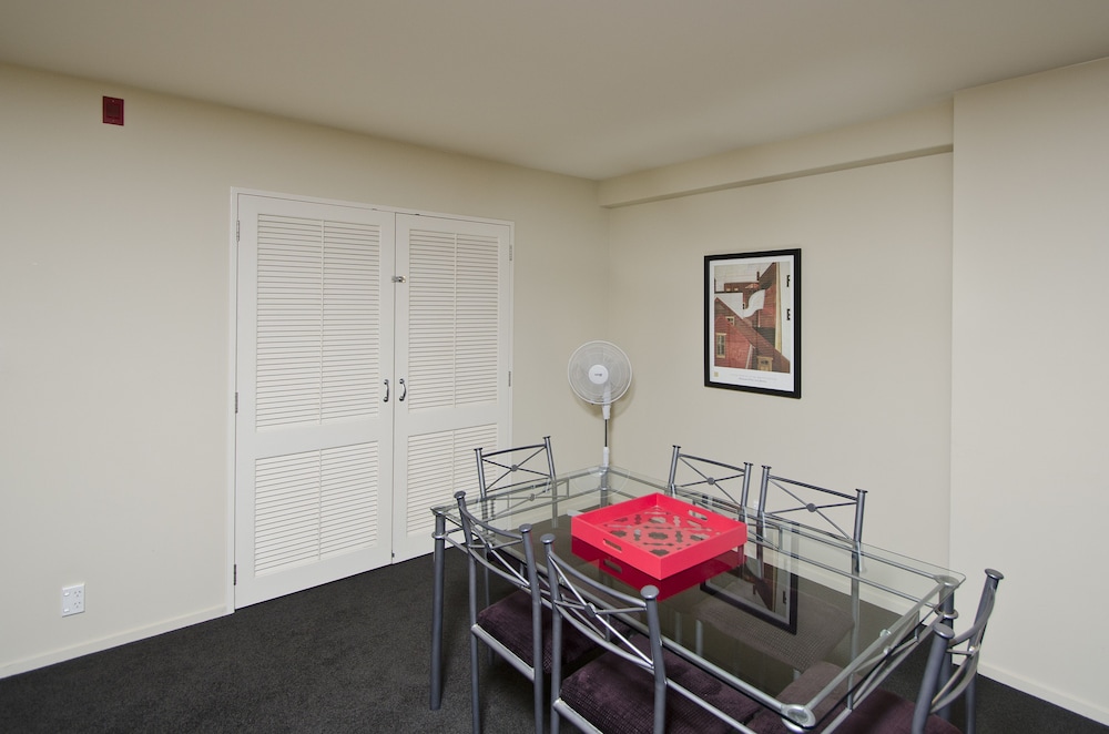 The Pavilions Beachfront Apartments 56/76