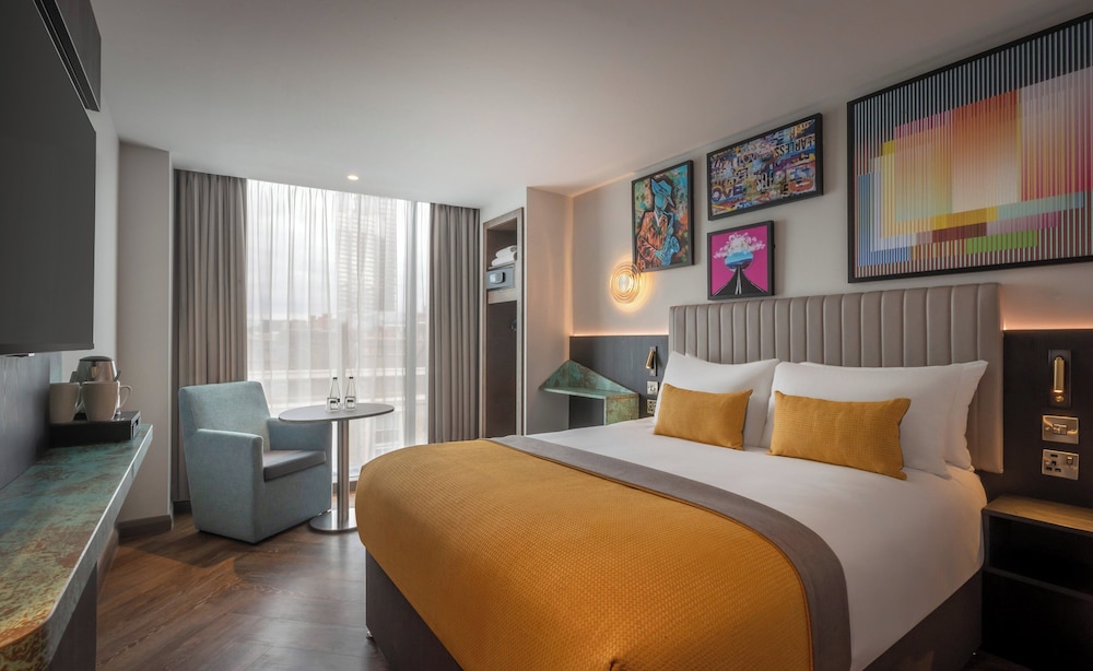 DELUXE, DOUBLE BED