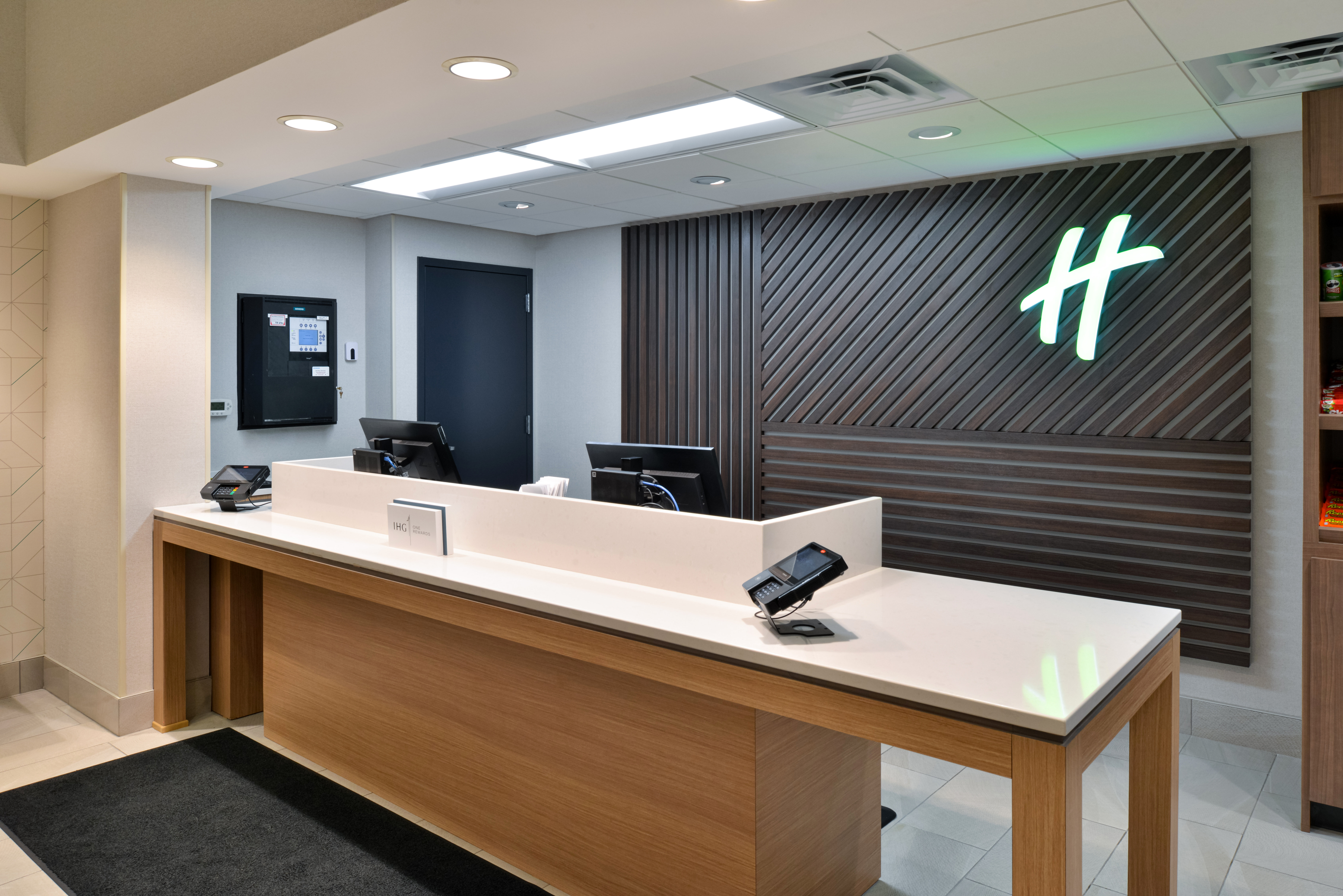 Holiday Inn Hotel And Suites Overland Park Convention Center 6/48