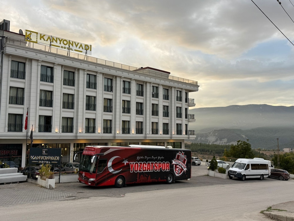 Kanyonvadi Hotel 42/47
