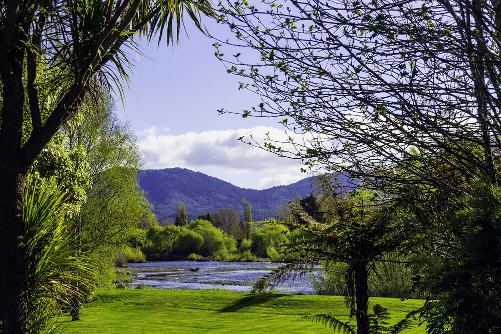 Tongariro Lodge 67/75