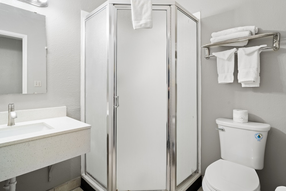 Travelers Inn Medford 28/58