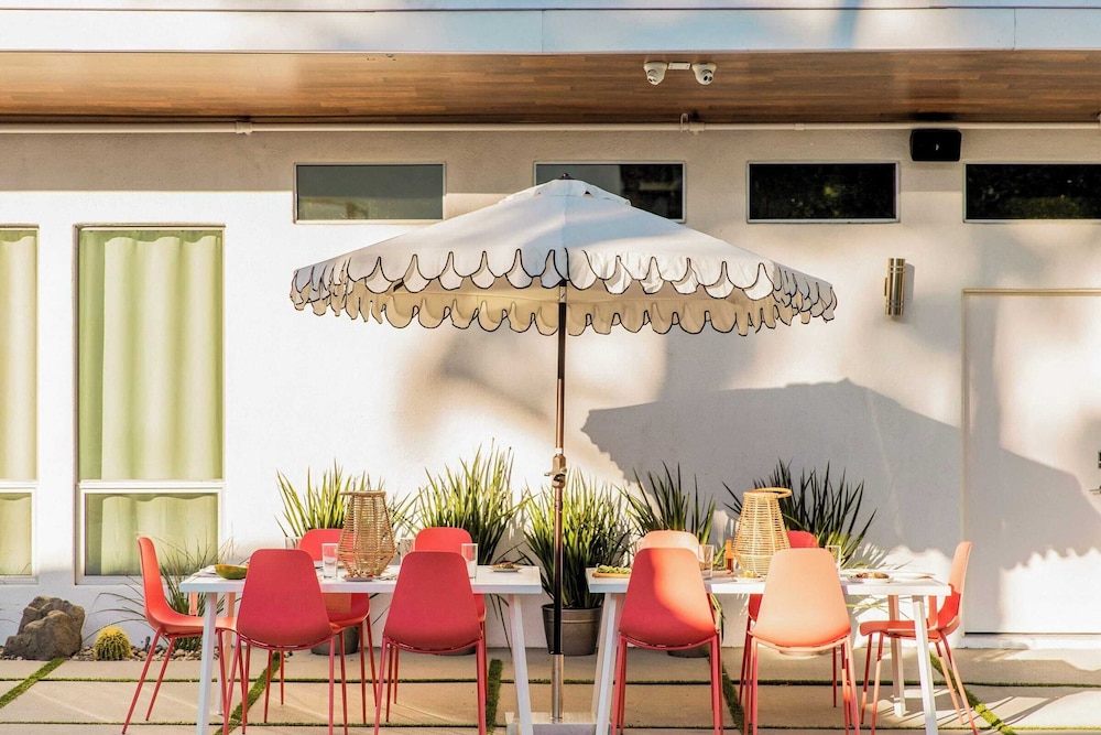 The Wesley Palm Springs 62/75