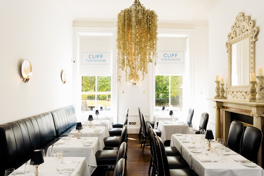 The Cliff Townhouse 40/50