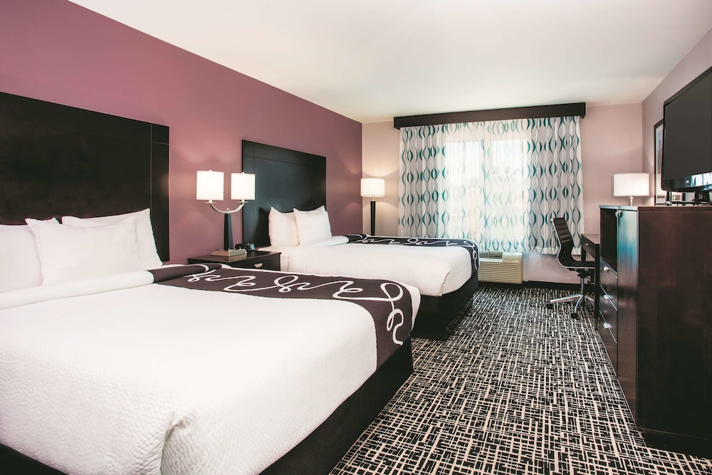 La Quinta Inn & Suites by Wyndham Russellville 12/35