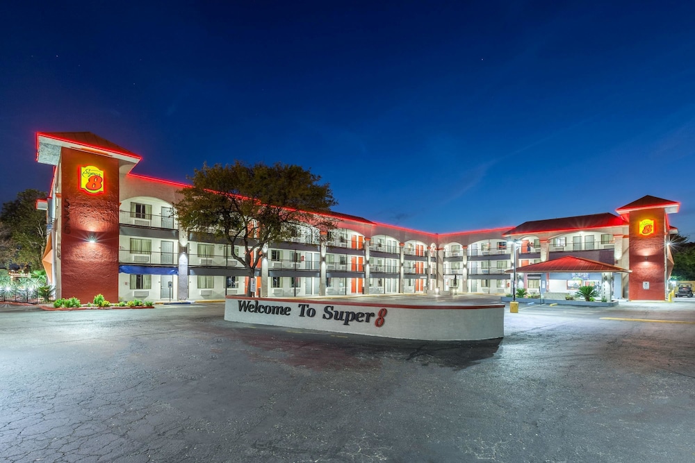 Super 8 By Wyndham Austin University/Downtown Area 9/38