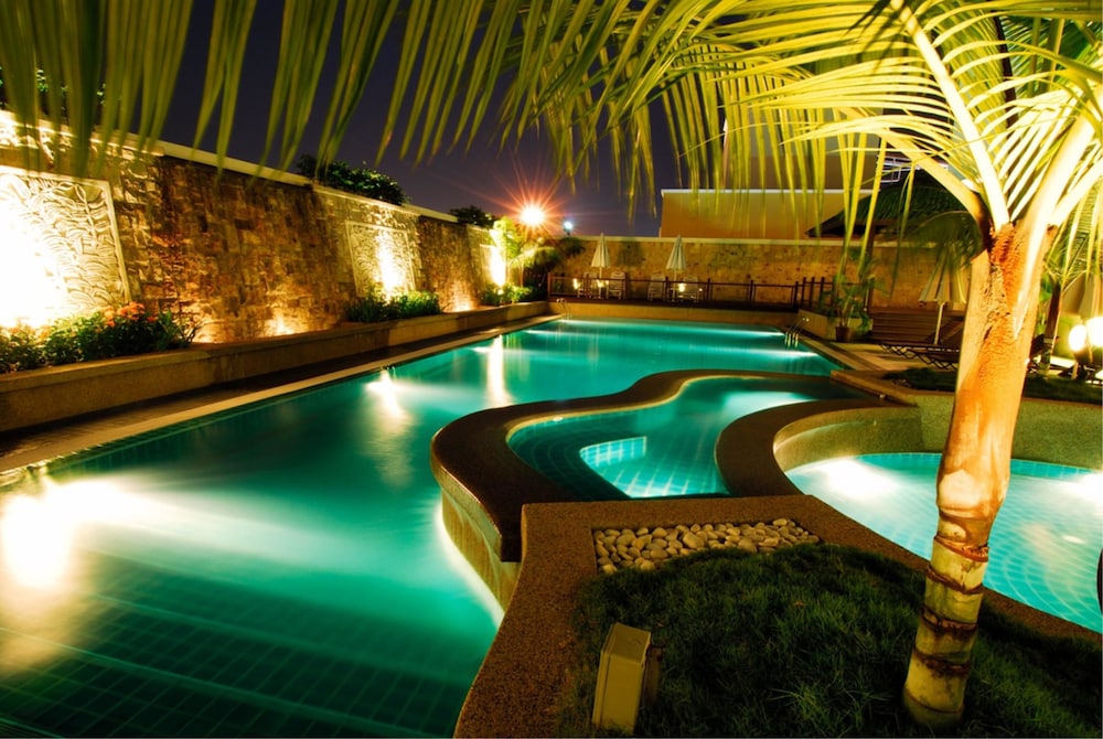 Royale Chulan The Curve 20/36