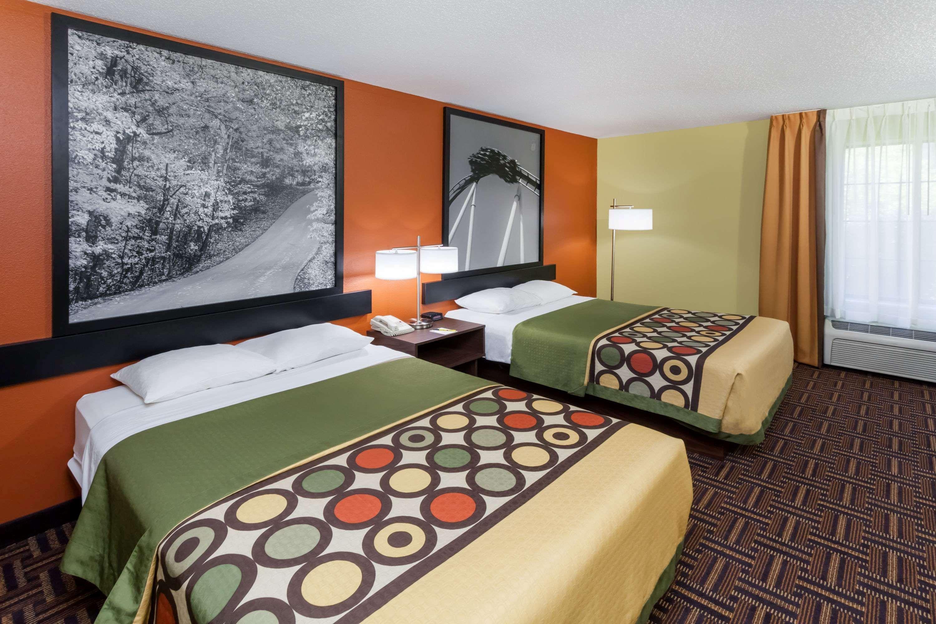 Super 8 by Wyndham Rochester IN 6/16