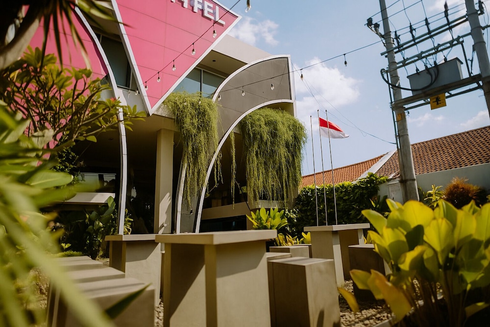 Viva Hotel Kediri by Azana 51/55