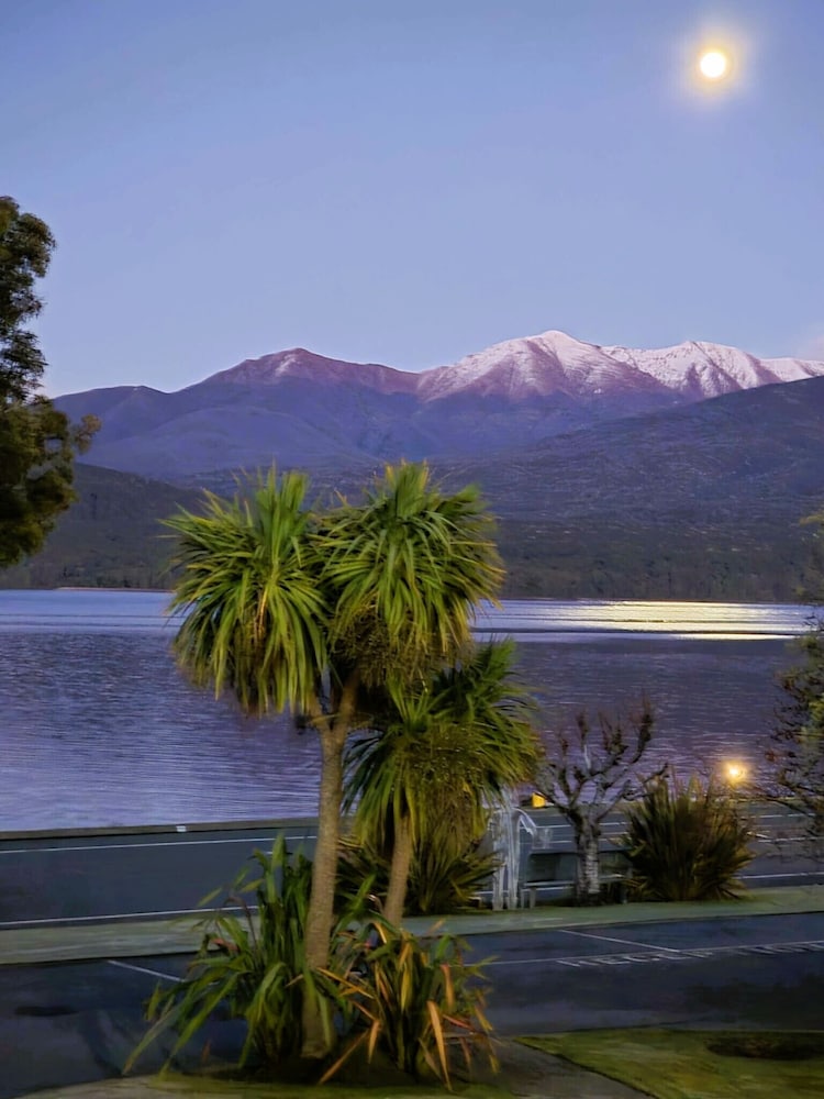 Fiordland Lakeview Motel and Apartments 61/67