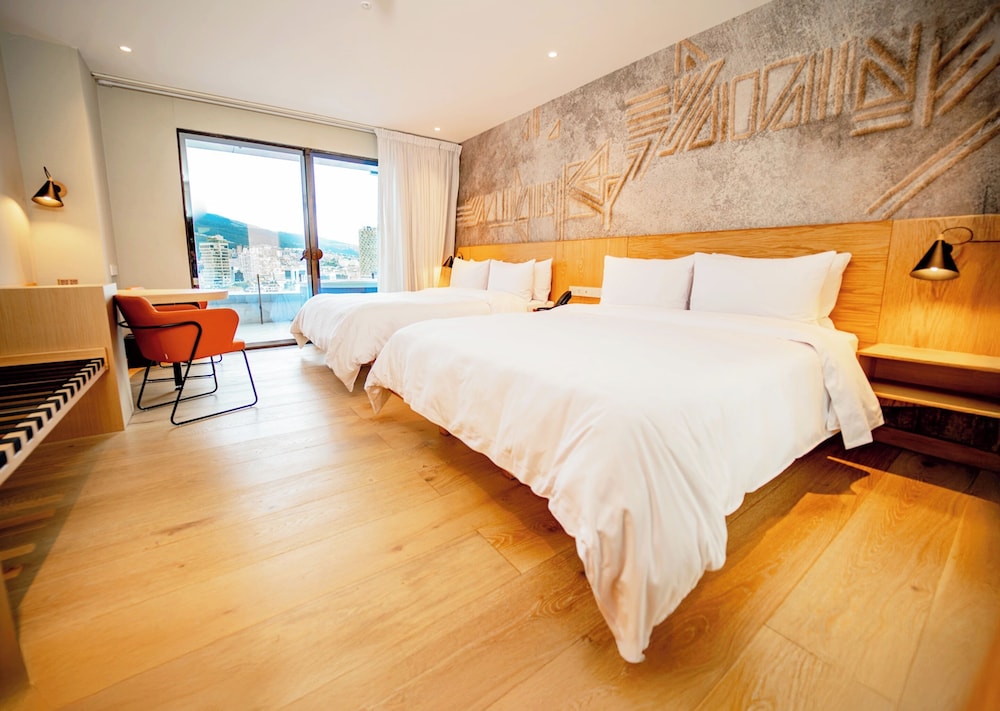 Collection, Executive, Studio, Suite, 2 Queen Beds, Balcony