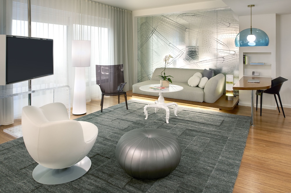 The Valorian Los Angeles, Curio Collection by Hilton 41/87