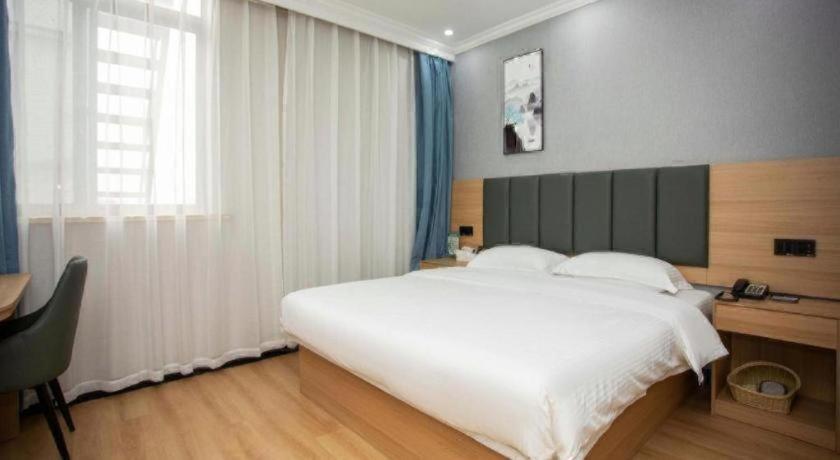 GreenTree Inn Shanghai Luojing Express Hotel 27/49